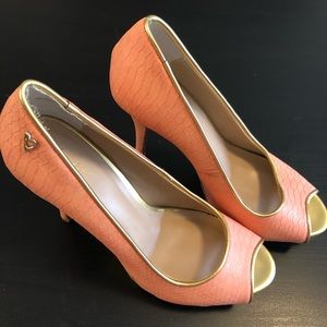 Barely Worn Coral Pink Details